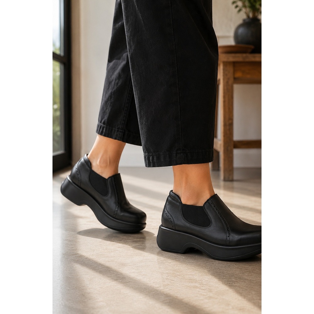 Dromedaris FALCON Leather Women 8.5-9 Slip On Brogue Portugal COMFORT OXFORD